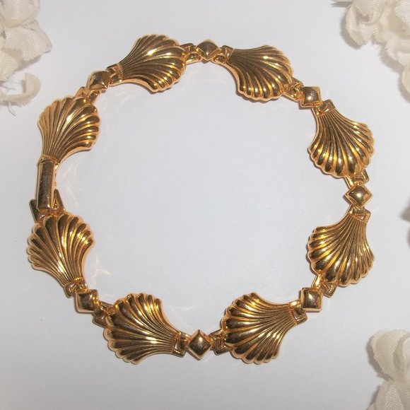 Avon Jewelry - VINTAGE Bracelet, Avon Bracelet, Gold Seashell Bracelet Gold Shell Bracelet 7954